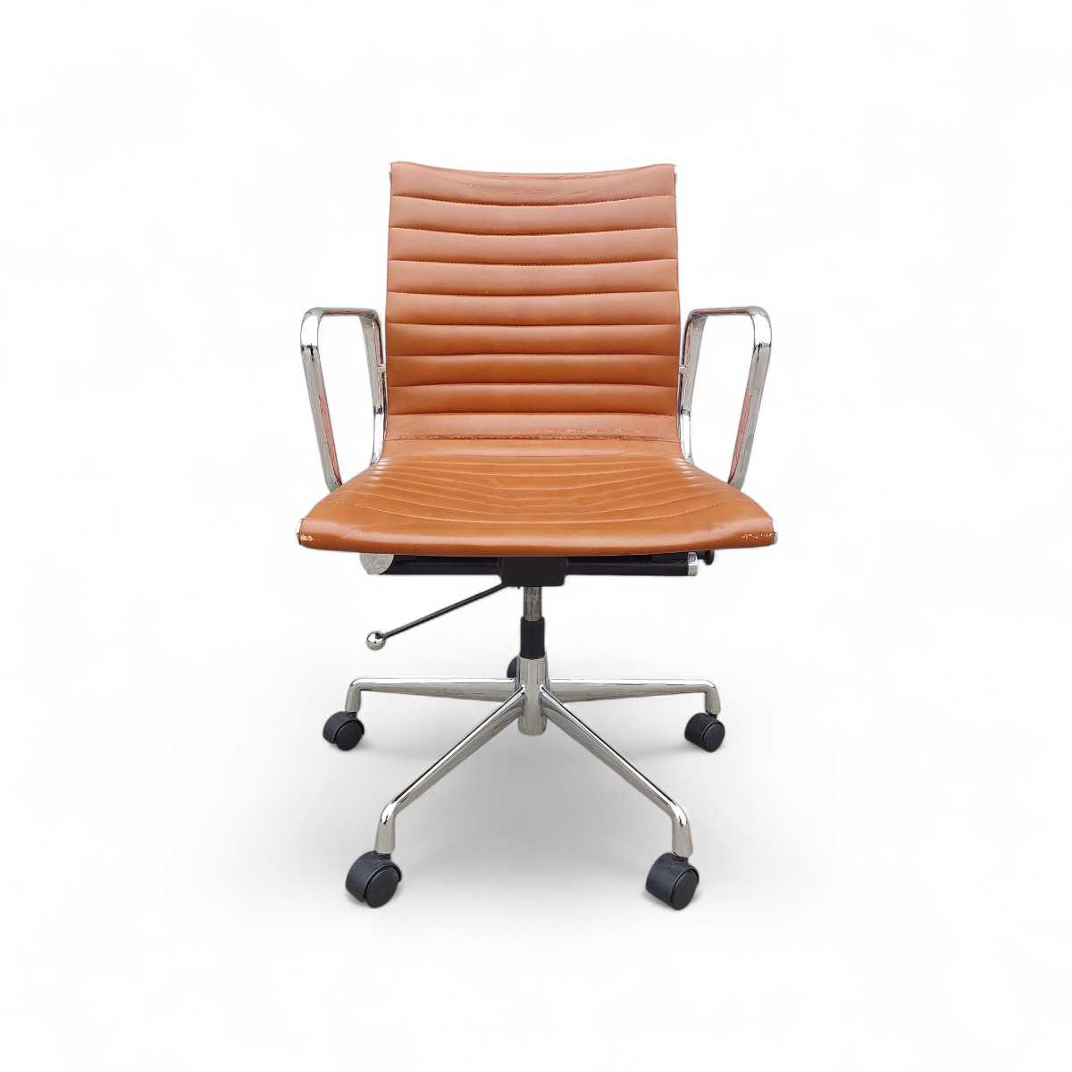 Eames Replica desk chair (pick up only )