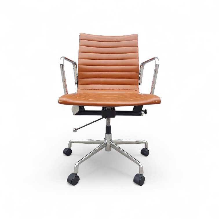 Eames Replica desk chair (pick up only )