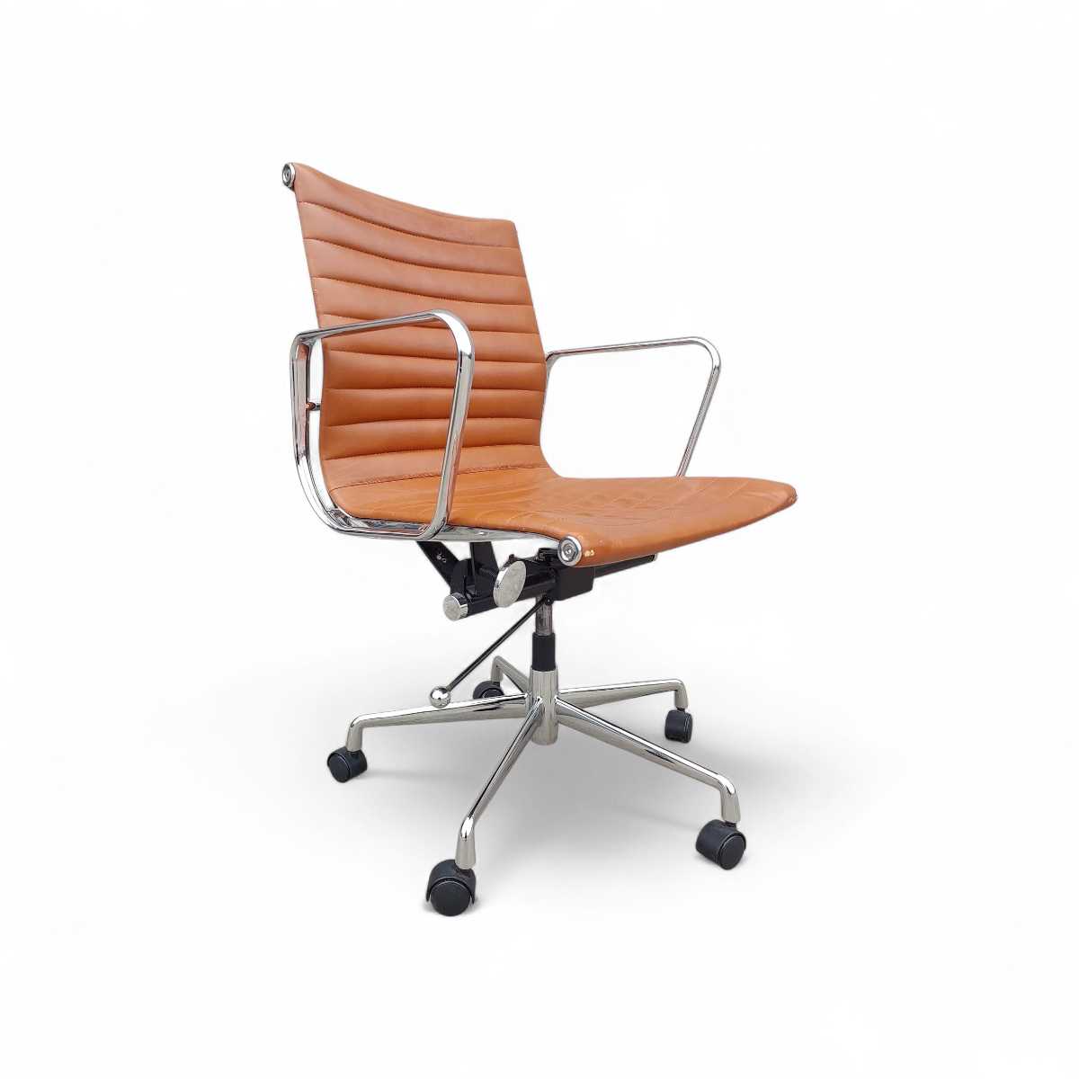 Eames Replica desk chair (pick up only )